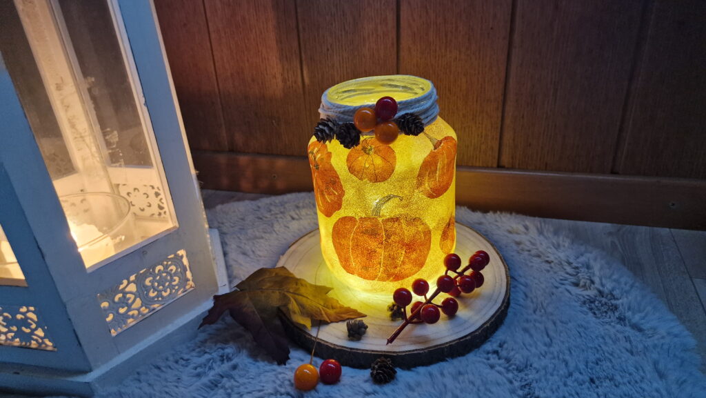 Das schönste Halloween Deko DIY aus altem Glas